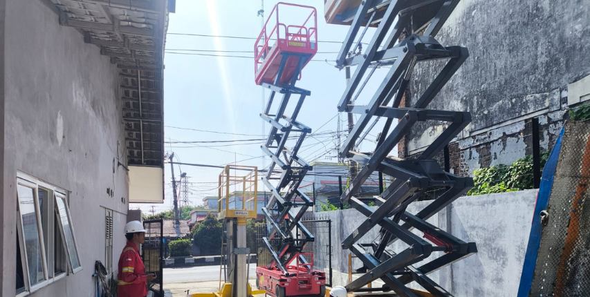 Unit scissor lift Manlift by PT. Hasta Karya Ananta