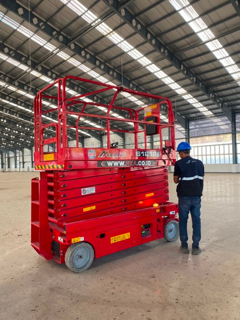 Unit scissor lift Manlift 12 meter